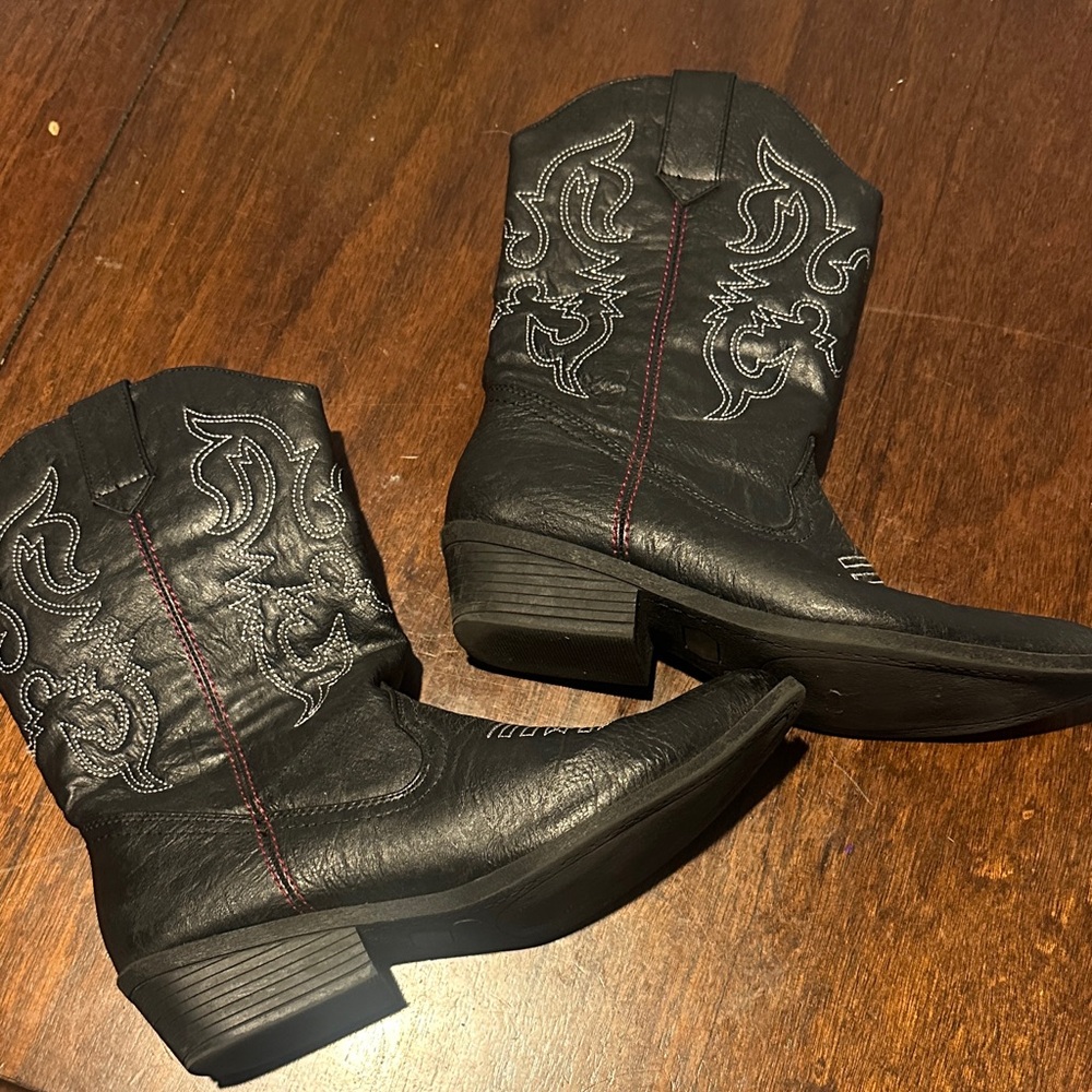 Black Western Cowboy Boots with Embroidery